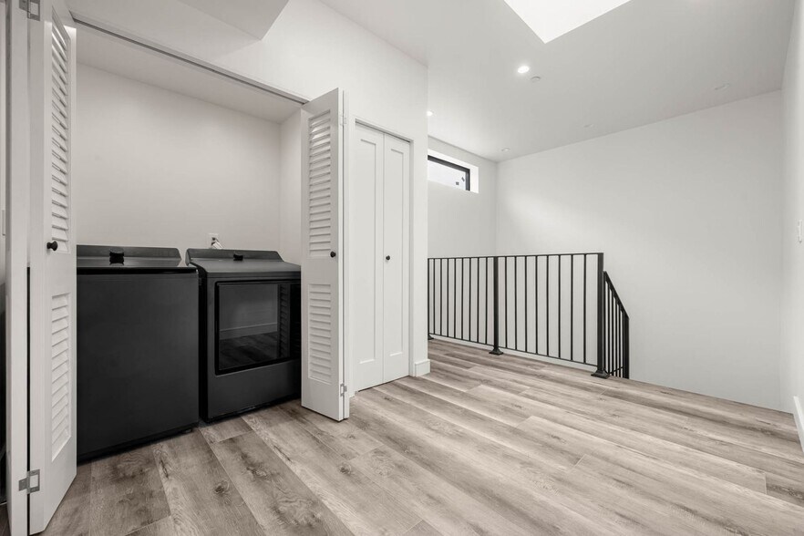 Building Photo - 1920-1922 S Sherbourne Dr