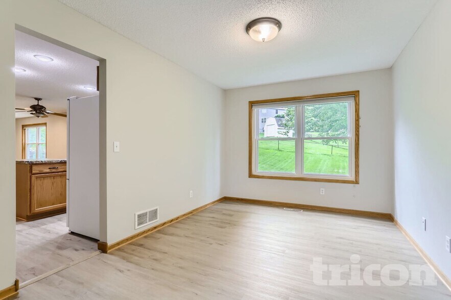 Building Photo - 2202 Marilyn Ave