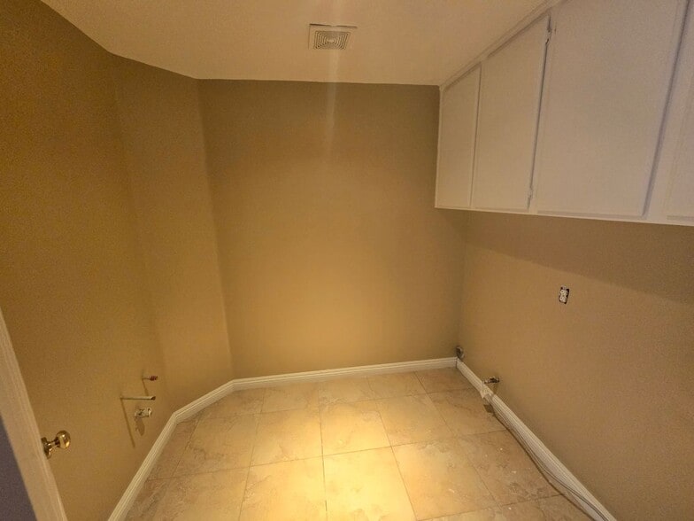 Building Photo - 2382 MacBeth Ave