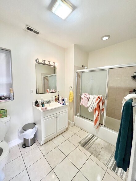 Building Photo - 10 S Huntington Ave