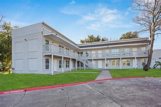 Building Photo - 1803 S Oak St