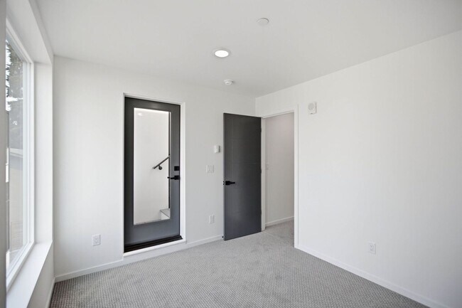 Building Photo - 12512 C 35th Ave NE