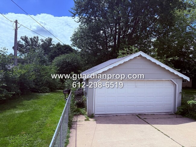 Building Photo - House in Midway Available September 1, Updated Kitchen & Bath, Fenced Yard, 2 Car Garage