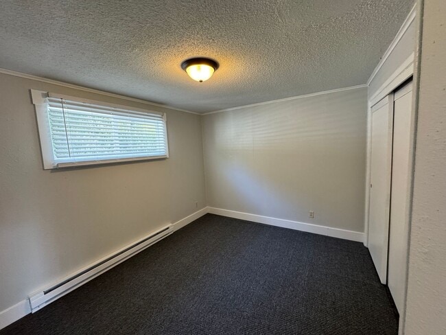 Building Photo - 1074/A/