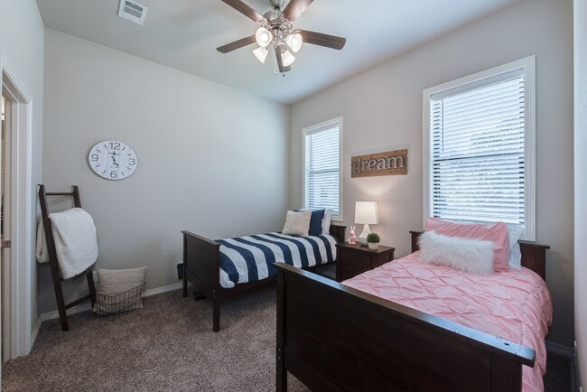 Building Photo - 4009 Oaklawn St