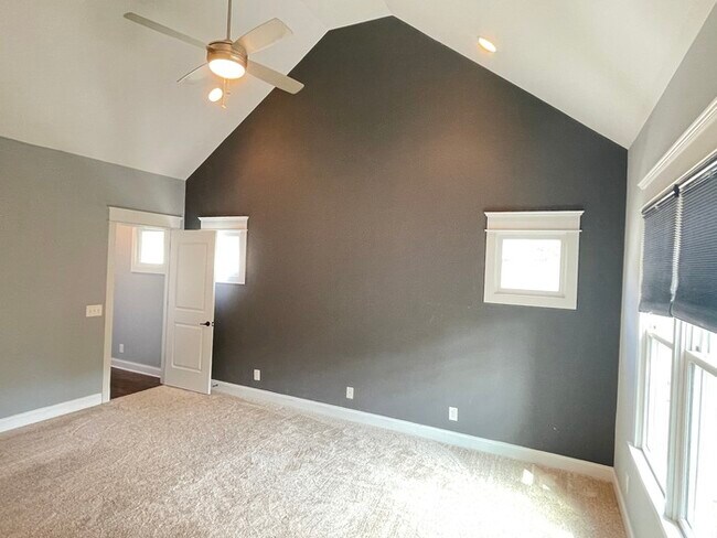 Building Photo - Green Hills/Lipscomb area home built in 20...