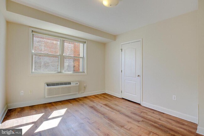 Building Photo - 738 Longfellow St NW