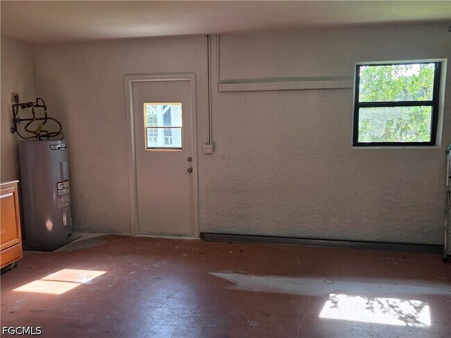 Building Photo - 1250 Riverbend Dr