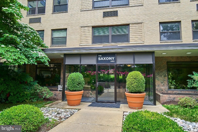 Building Photo - 1801 Clydesdale Pl NW