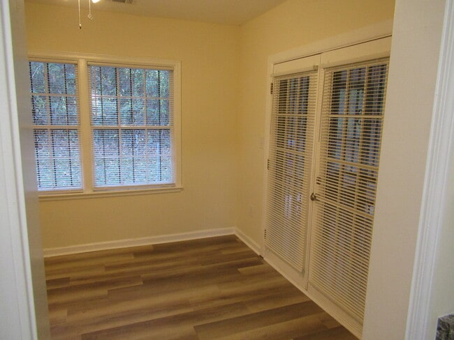 Building Photo - 2032 Rector Dr SW