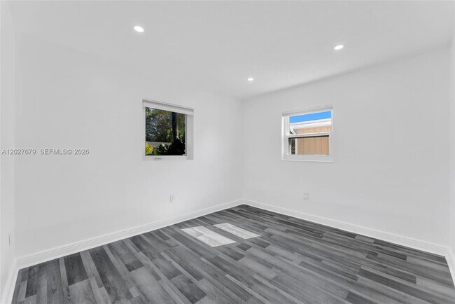 Building Photo - 4917 SW 43rd Terrace