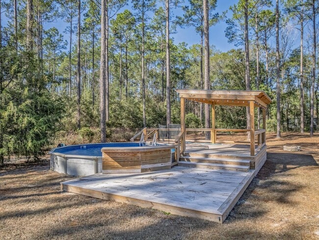 Building Photo - Private Home on 2 Acres Available Now!