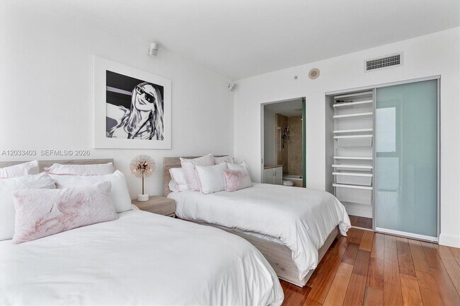 Building Photo - 1331 Brickell Bay Dr