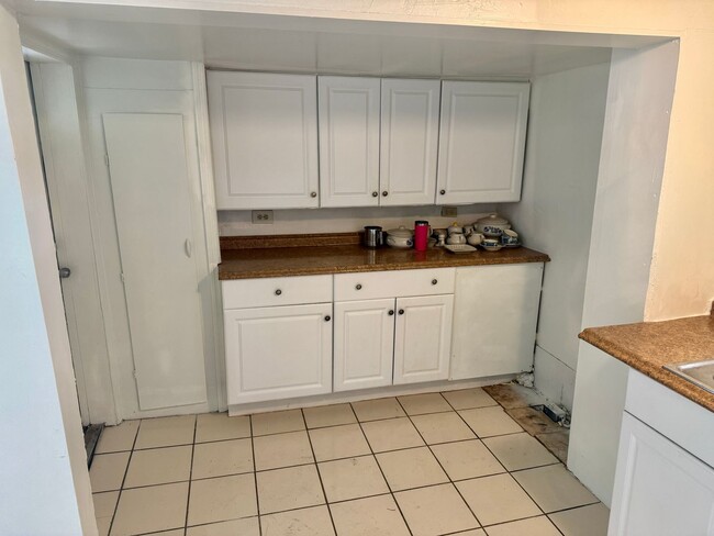 Building Photo - Affordable 2/1 located in St. Pete!