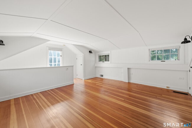 Building Photo - 527 Danbury Rd