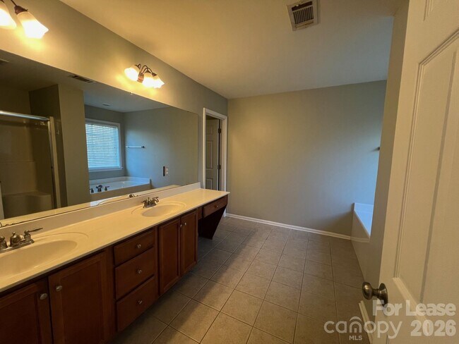 Building Photo - 127 Tilton Dr