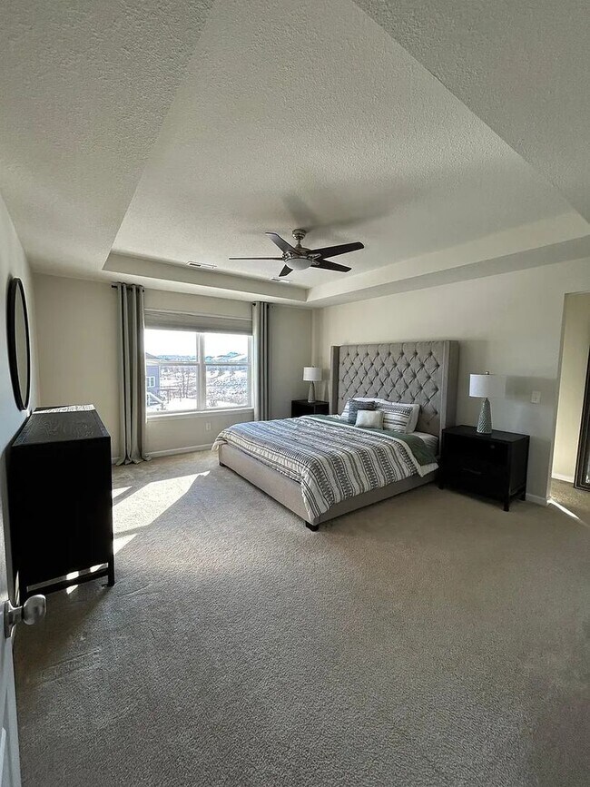 Building Photo - Awesome updated Plymouth home