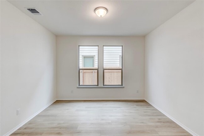 Building Photo - 1717 River Plateau Dr