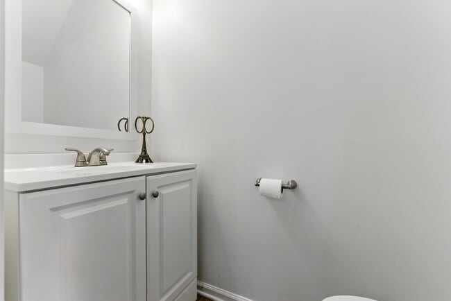 Building Photo - 1323 Longlac Rd