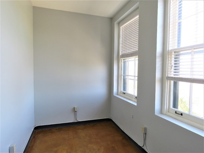 Building Photo - 1401 Scott St