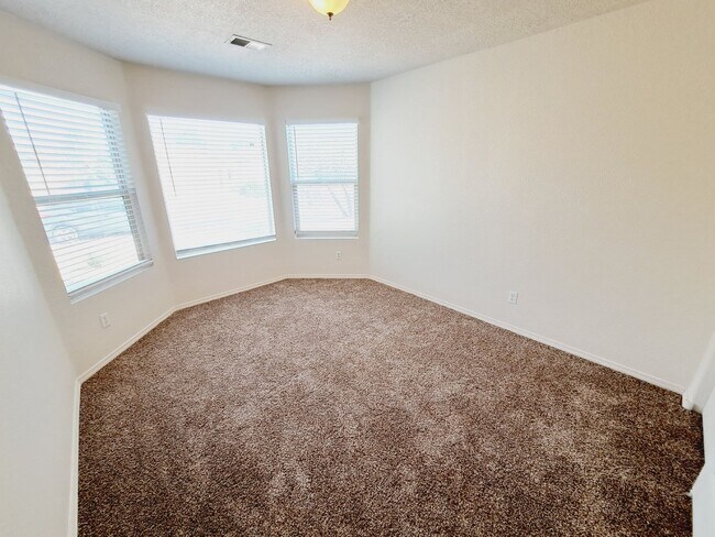 Building Photo - Cute 3 bed 2 bath home