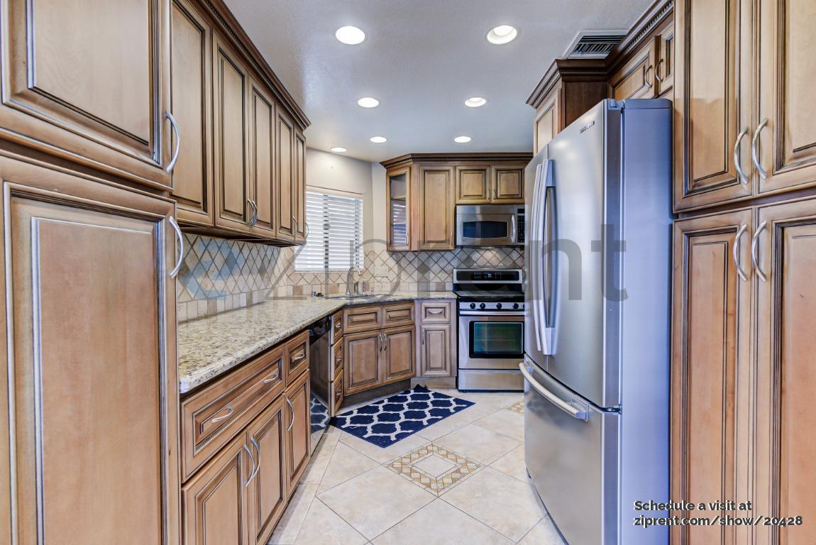 Building Photo - Unit 204