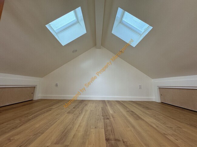 Building Photo - CHARMING 2 BEDROOM /1 BATHROOM HOME W/LOTS...