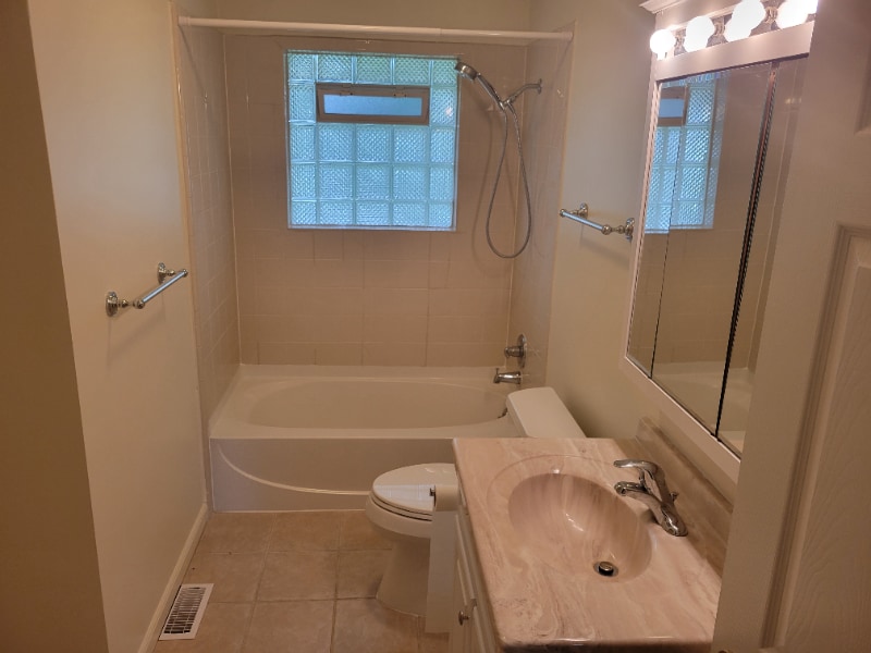 Building Photo - 240 O'Doherty Rd