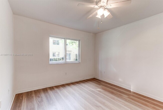Building Photo - 970 NE 34th Ave