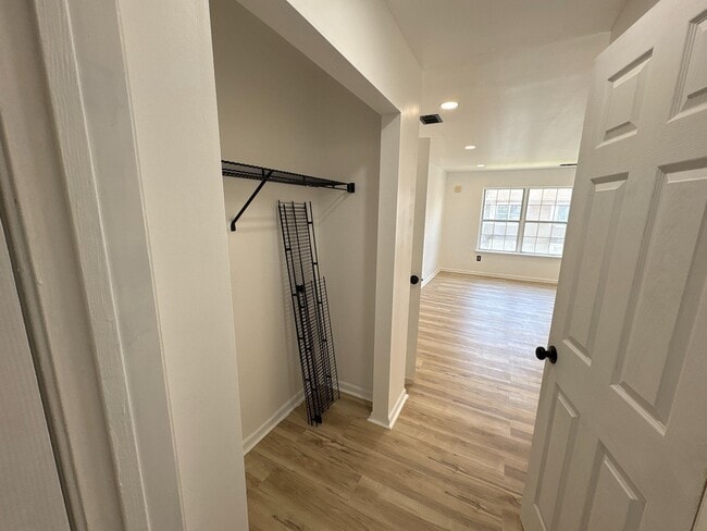 Building Photo - 72304 Delaire Landing Rd