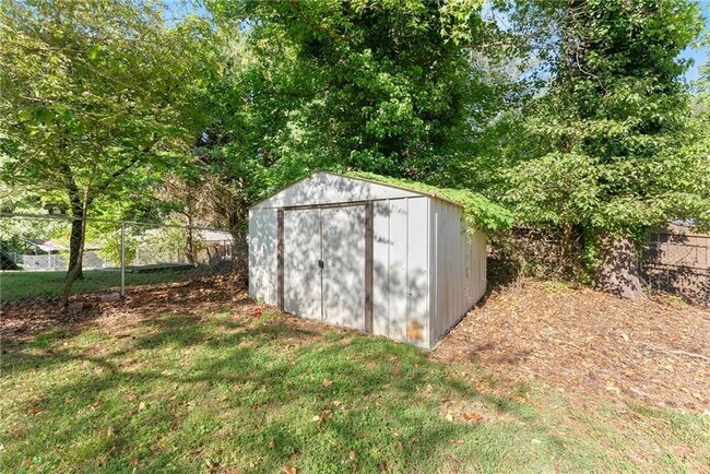 Building Photo - 2050 Shaffer Rd