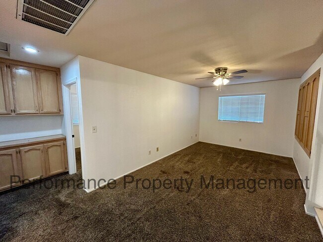 Building Photo - Stunning 4 Bed/3 Bath Home in The Oaks w/ Pool, Solar & $0 Deposit Option