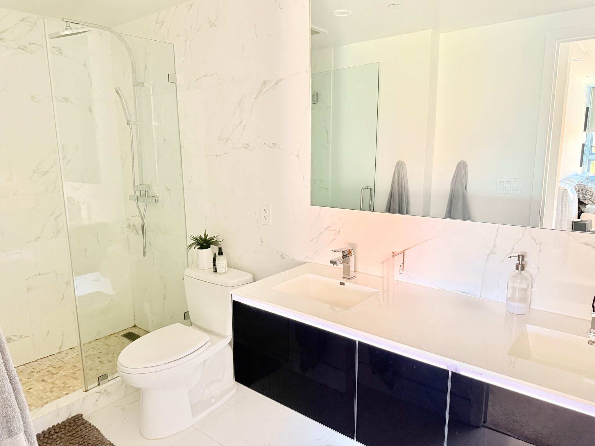 Building Photo - 207 King St