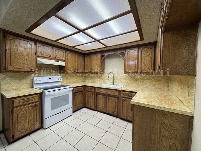 Building Photo - 2435 Clarke St