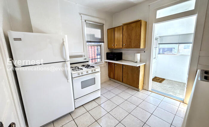 Building Photo - 453 S Clarkson St