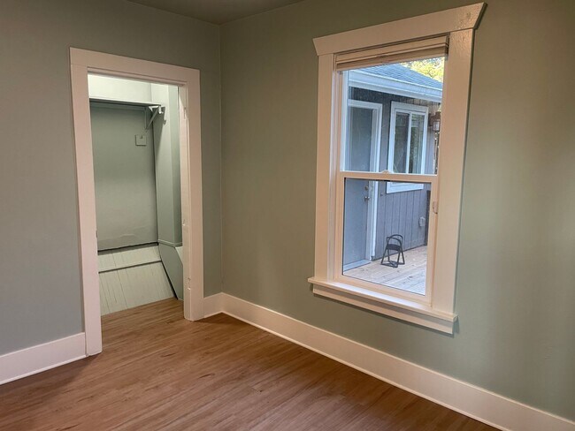 Building Photo - Welcome Home 3b/1ba Updated Home