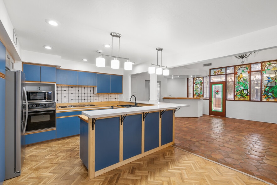 Building Photo - 3319 E Indian School Rd