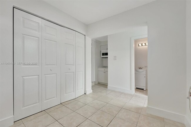 Building Photo - 701 NE 8th St