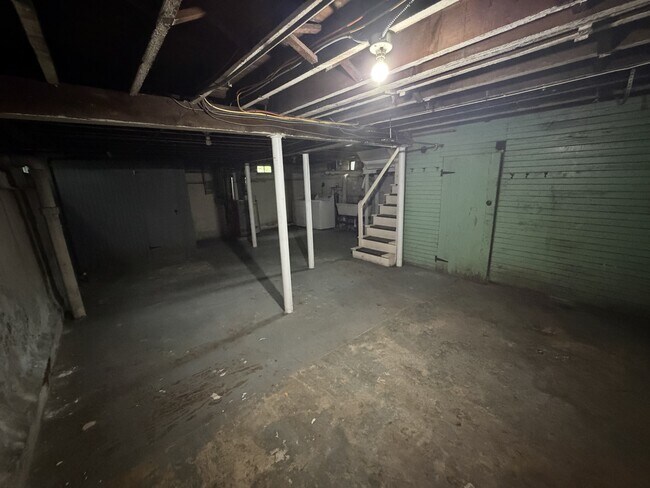 Building Photo - 35 Glen Rd