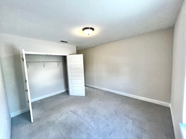 Building Photo - SPECTACULAR MODERN HOME!!Relaxing water views from the back of this beautiful home- MOVE IN Septe...