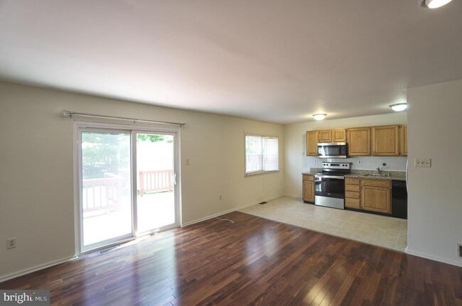 Building Photo - 1703 Smedley Ct