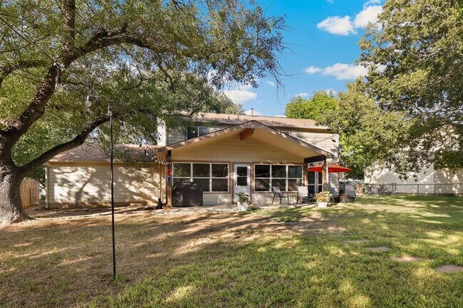 Building Photo - 1507 Wildwood Dr