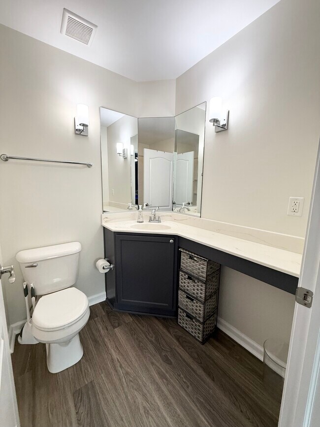Building Photo - 410 Oakstone Trl