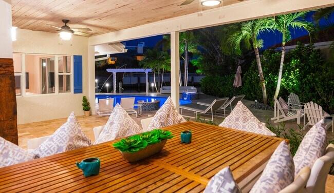 Building Photo - 3001 Jasmine Ct