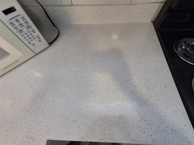 Building Photo - 2611 Riverside Dr