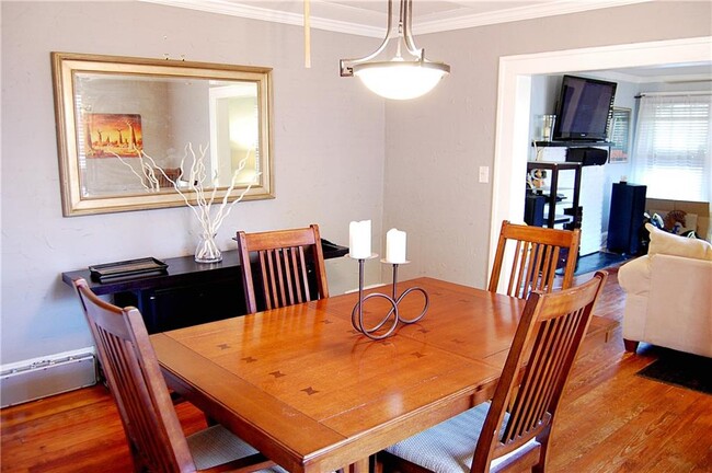 Building Photo - 1228 Grant St SE