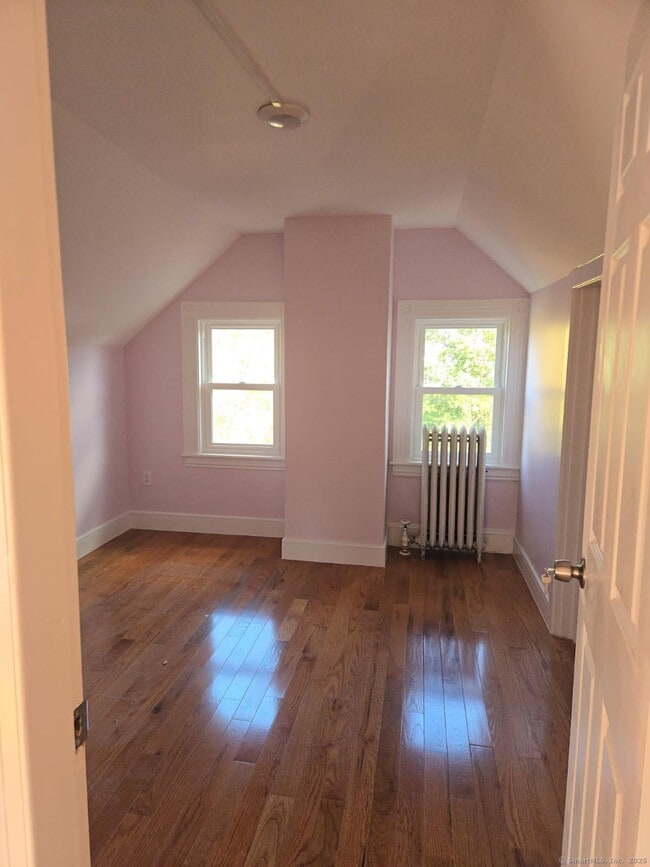 Building Photo - 1564 Elm St