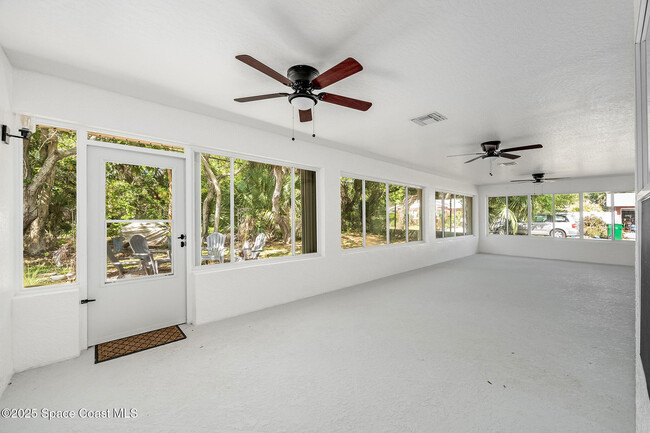Building Photo - 210 Heron Dr