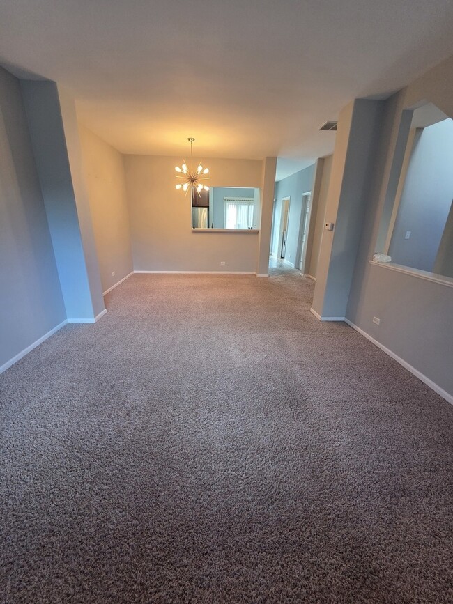 Building Photo - 422 Cary Woods Cir