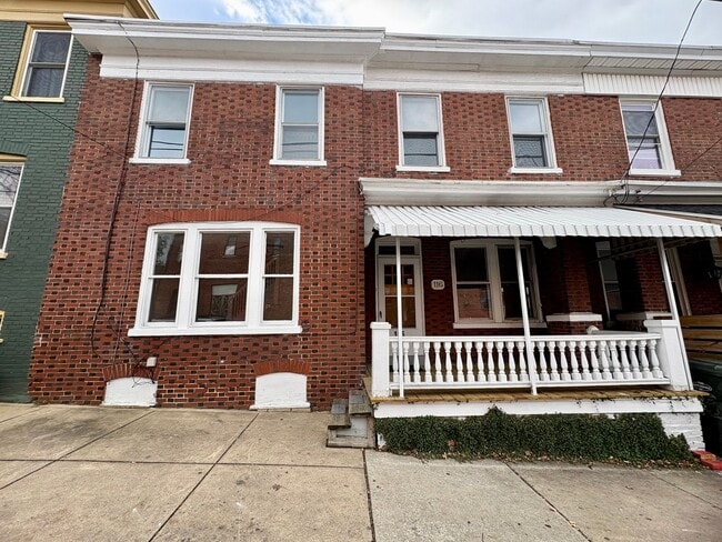 Building Photo - 2 Bedroom 1 Bathroom in Lancaster City!